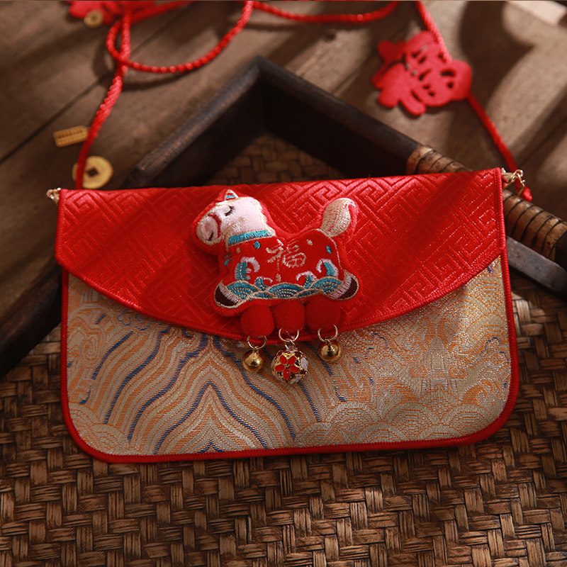 2026马年万元中式布艺红包袋过年儿童挂脖新年压岁钱小挎包利是封