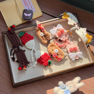 适用applewatchs11秋冬卡通编织表带iwatchs9 s6可爱腊肠狗s10 41mm小香风少女华强北ultra小熊腕带