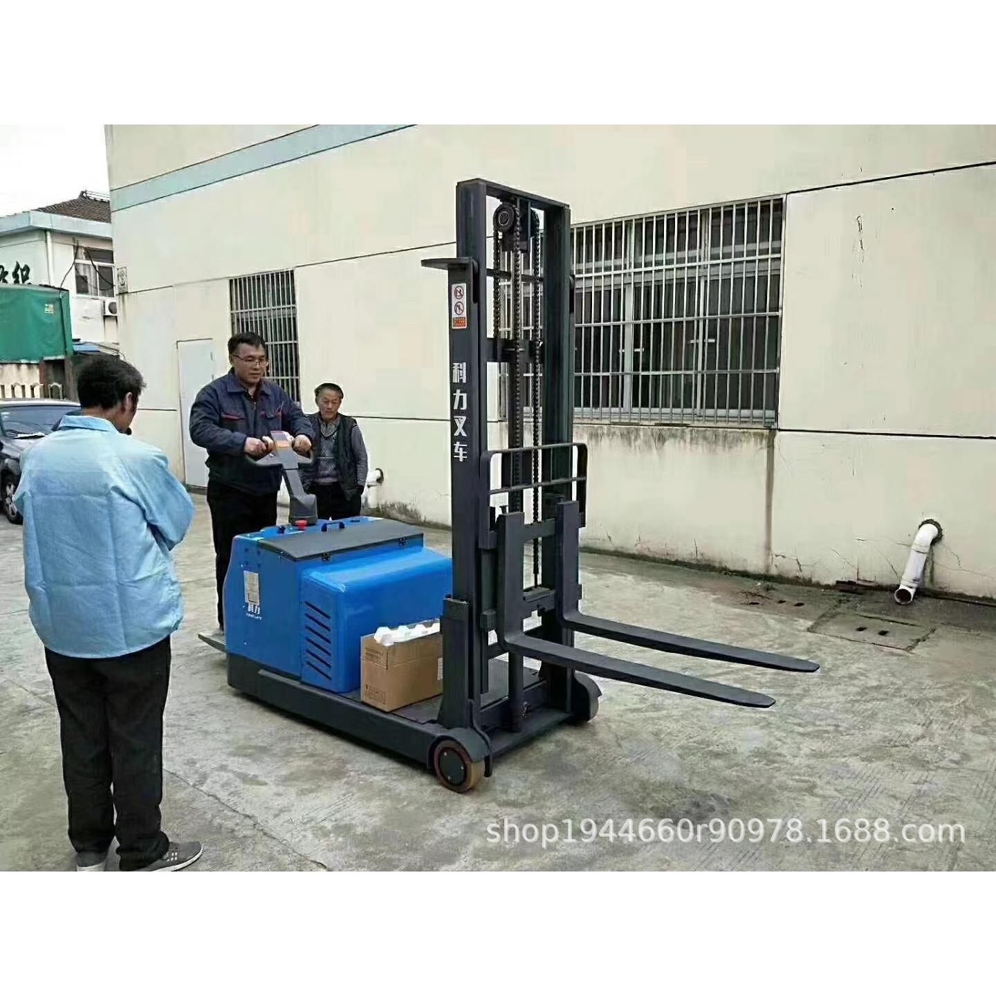 移式无吨腿堆高车 载前重2吨1.5高 站HOK驾式堆叉车