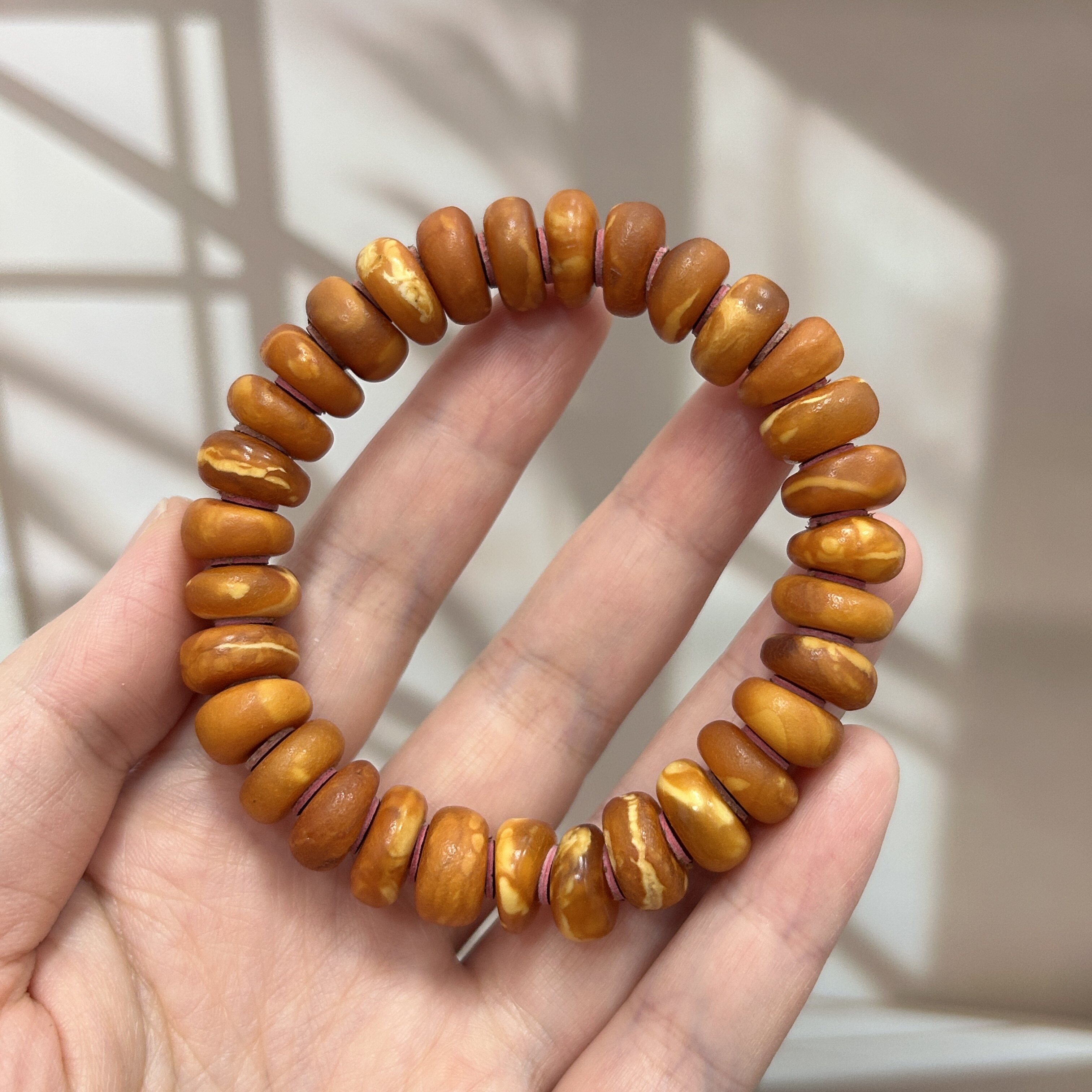 【一物一拍 】天然蜜蜡手串一级花蜡饼子单圈12mm左右