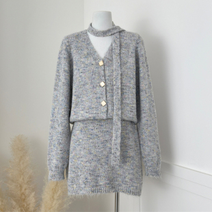 毛衣女款2025新款冬季套装气质小个子显瘦灰色V领脖子系带两件套