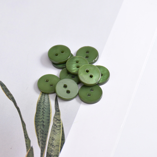 天然贝壳纽扣绿色平面两眼真贝壳扣军绿色河贝钮扣子衬衫衬衣开衫