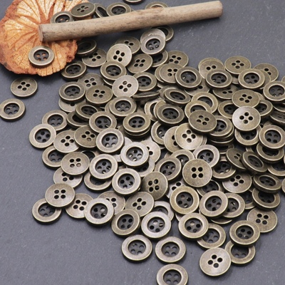 金属两眼四眼小号衬衫纽扣 T恤短袖扣子 男女黑白金银色开衫钮扣