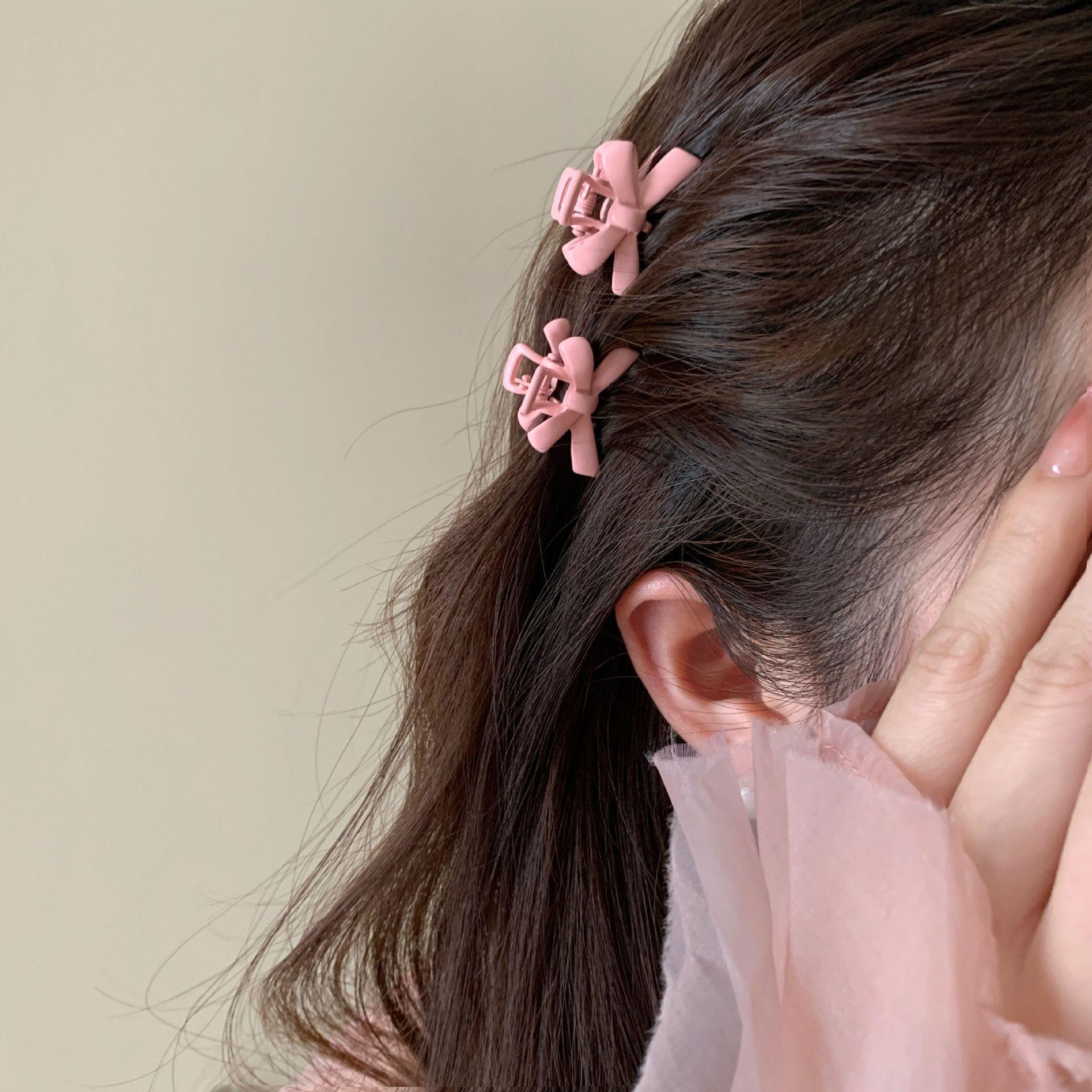 Butterfly Small with bangs and broken hair clip headwear
