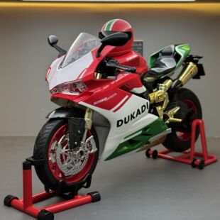 【DZ099】天鹰合金车模1比9杜卡迪带喷雾摩托车电动声光玩具车音