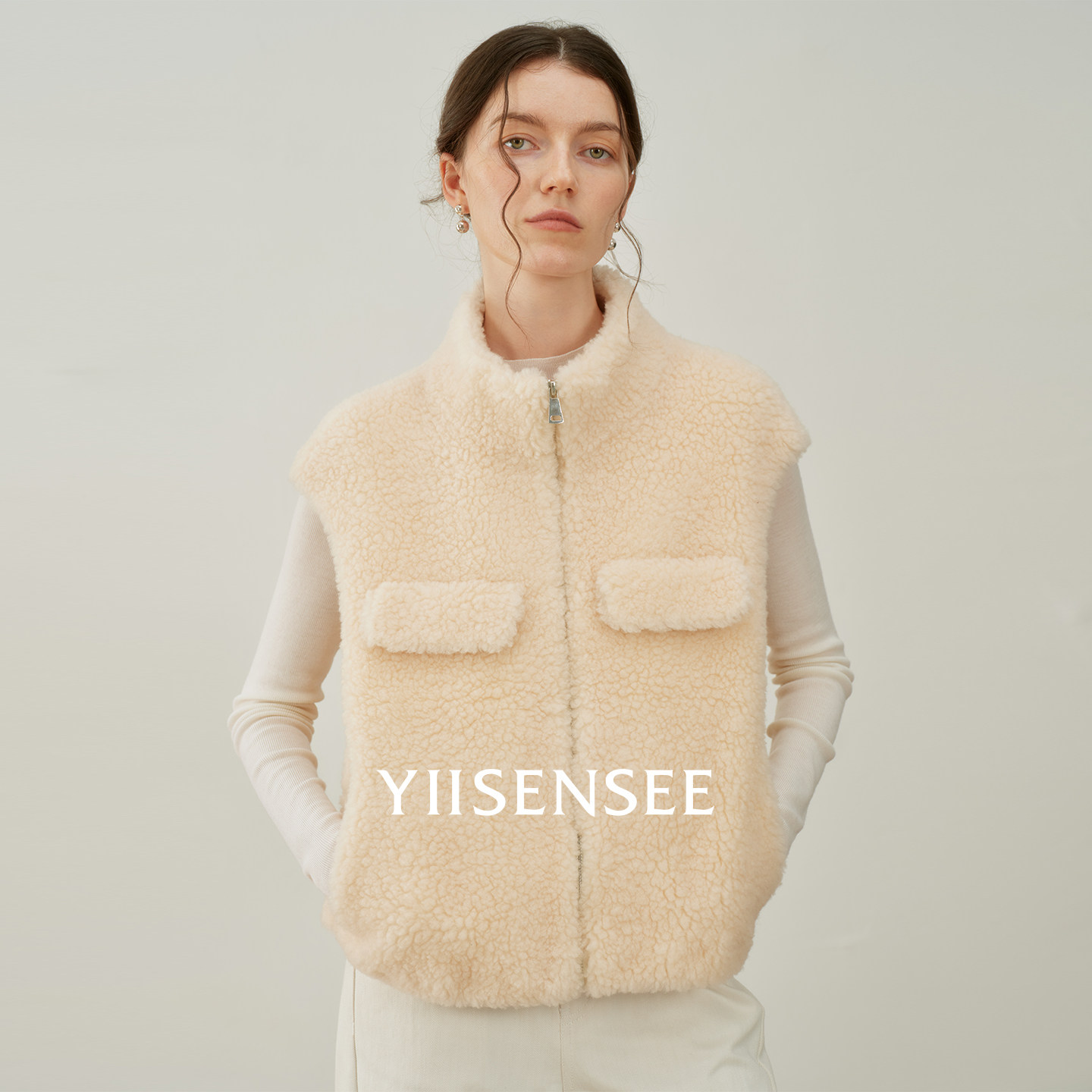 YIISENSEE 2025时髦洋气马甲女短款羊羔毛马夹毛绒绒皮毛一体背心