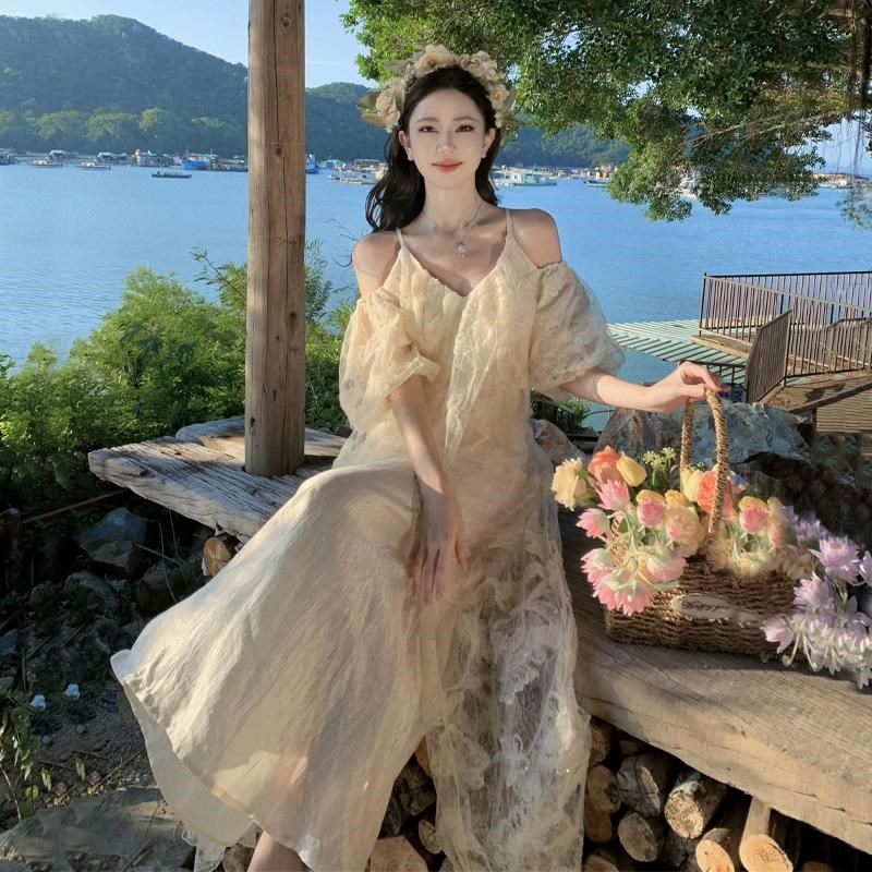 现货速发仙白色蕾丝露肩沙滩长裙海边度假裙子法式复古连衣裙新娘