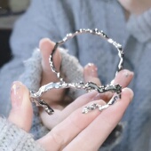 蓝色海浪手镯女轻奢小众设计精致高级感不规则手环礼物闺蜜饰品