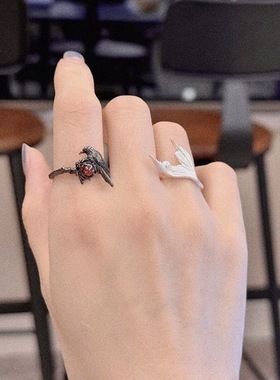 「小鱼儿」祁煜周边银白色鱼尾戒指轻奢气质珍珠恋与深空时尚指环