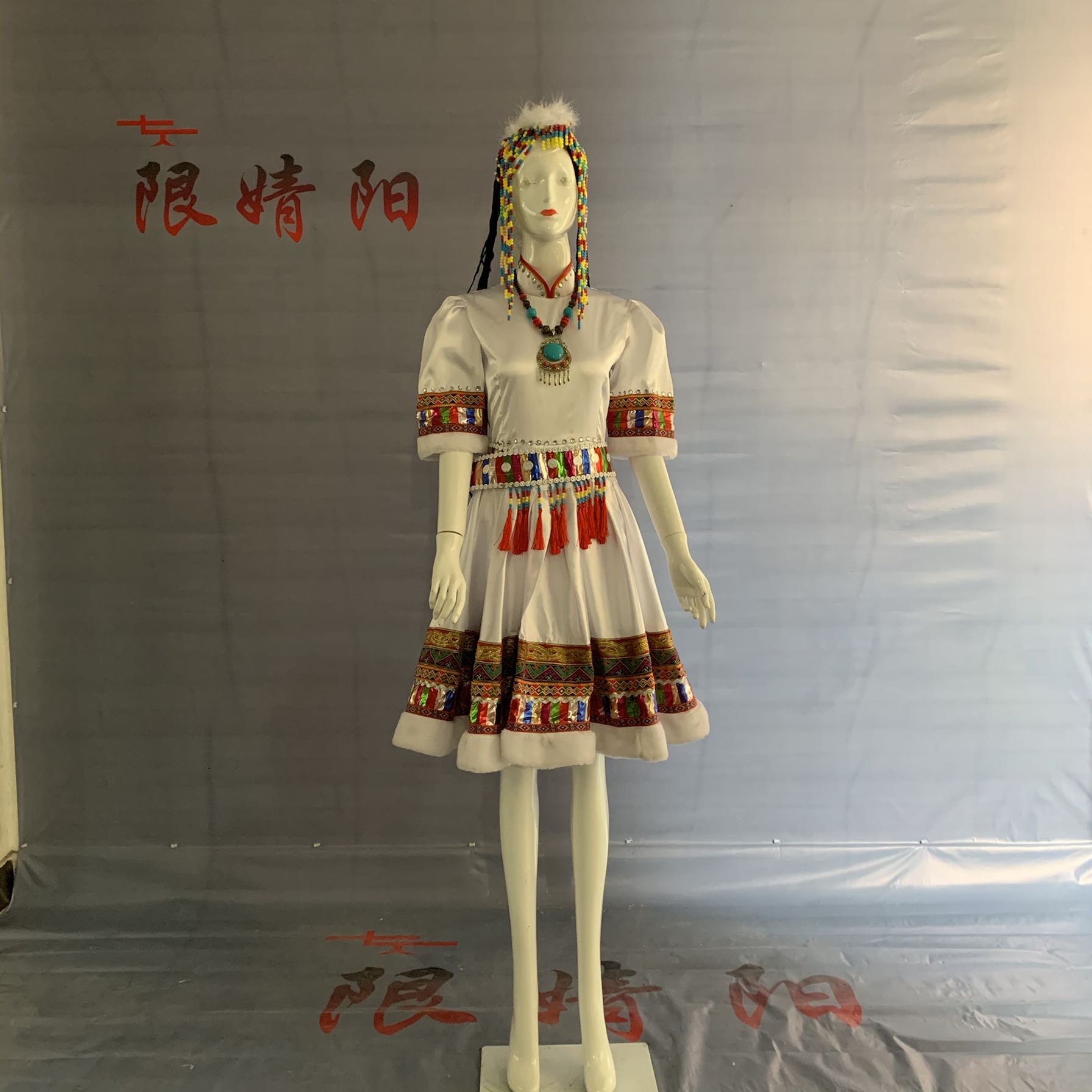 新款藏族舞蹈演出服装女 刺绣藏族 中国风藏族表演服民族风大摆裙