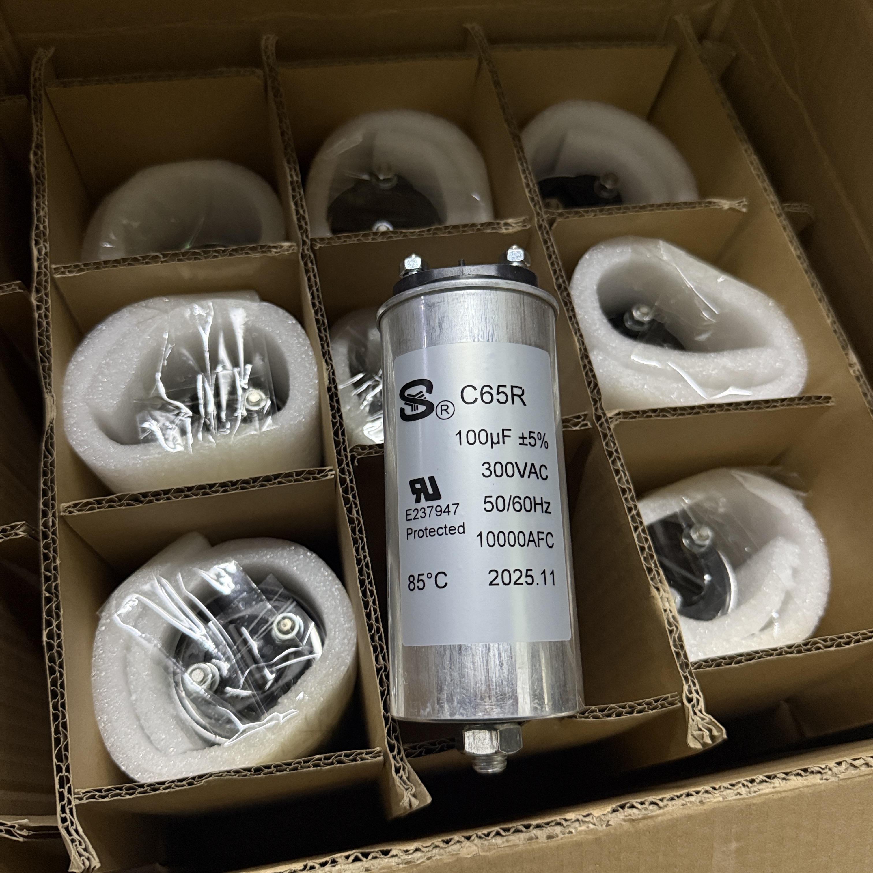 CBB65 300vac 100uf ffc1sy c65r 薄膜电容器 64x130mm