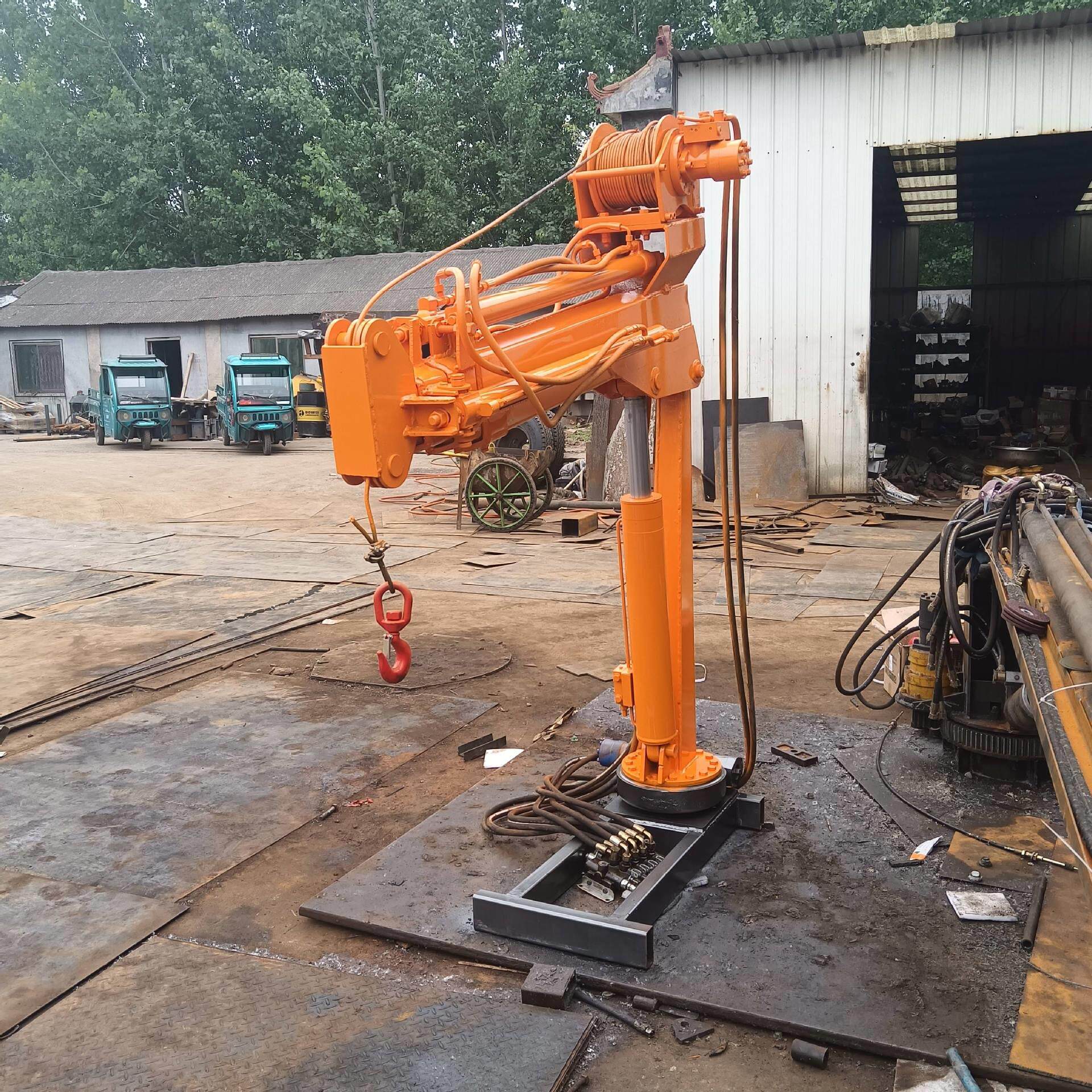 车载折臂吊随车吊机 树1.2吨拉苗果园153 可伸缩臂折叠吊起重机