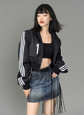 LOUZING美式棒球服外套女2026春款三条杠黑色短款休闲运动夹克潮