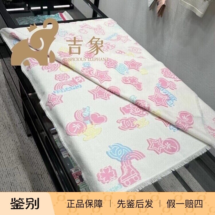 Chanel香奈儿双C山茶花围巾披肩