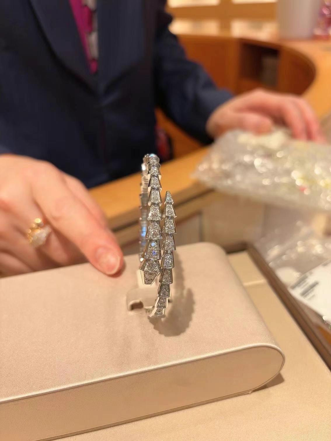 Bvlgari宝格丽SERPENTI VIPER系列白金满钻灵蛇手镯