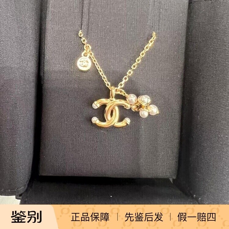 Chanel香奈儿26P新款女士金色圆形金币双C珍珠吊坠项链