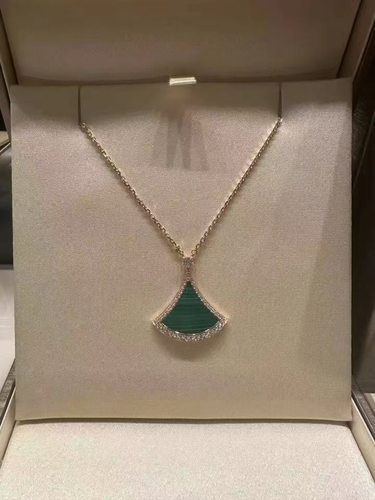 Bvlgari绿孔雀石镶钻扇子项链