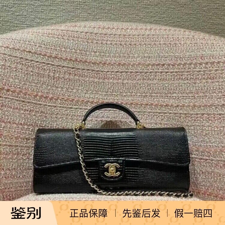 香奈儿黑色蜥蜴纹小牛皮法棍包