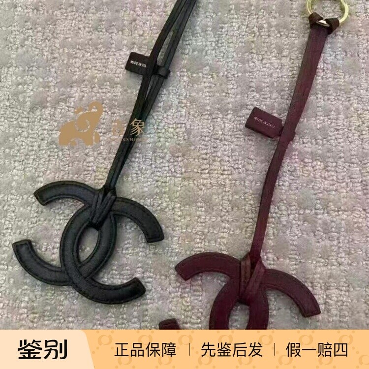 香奈儿羊皮双C包挂件酒红