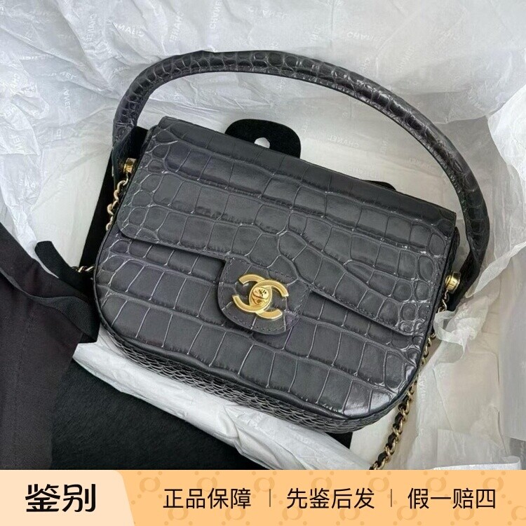 香奈儿鳄鱼压纹牛皮马鞍包