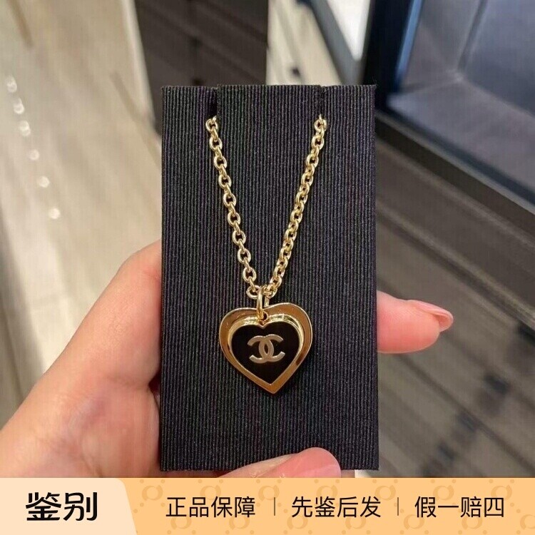 Chanel香奈儿26P新款女士黑色/红色珐琅双C爱心项链