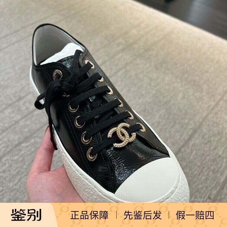 香奈儿黑白拼色油蜡皮系带板鞋