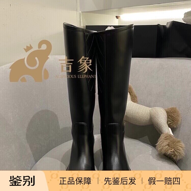 Chanel新款黑色菱格纹骑士靴