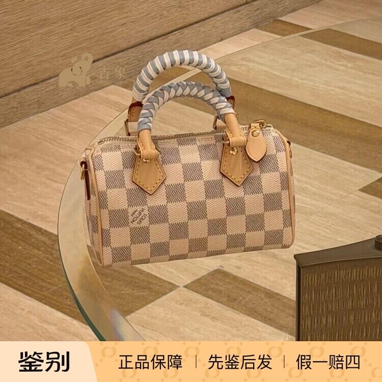 LV2026新款白棋盘格枕头包