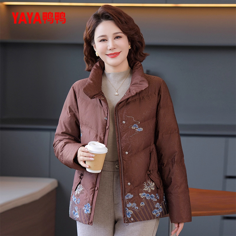 鸭鸭正品妈妈冬装羽绒服女短款2025冬季新款中老年气质保暖厚外套