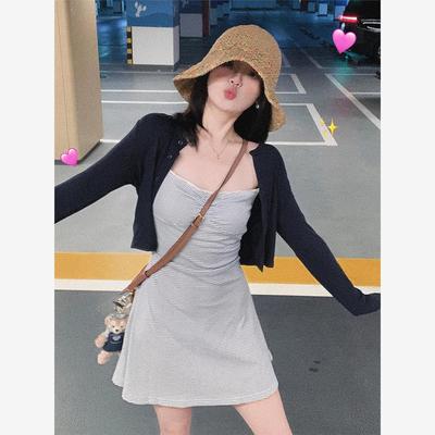 韩系条纹吊带连衣裙子女2025新款早秋穿搭巨好看收腰短裙两件套装