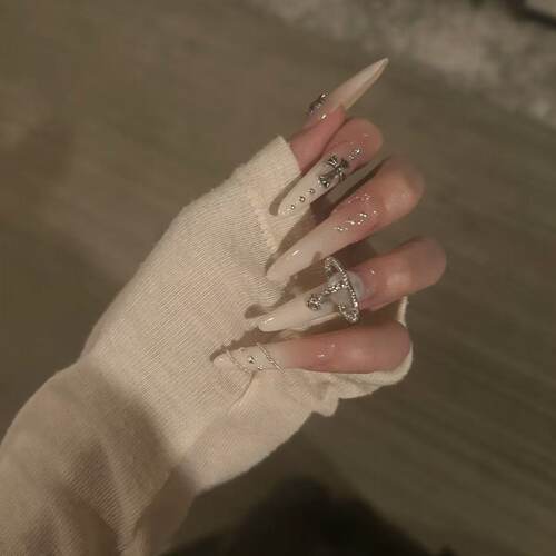 纯手工儿童穿戴甲女童美甲乳白渐变高级千金风朋克闪钻爆闪结婚甲