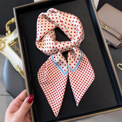 Fashionable polka dot patterned scarf 时尚波点风格印花丝巾