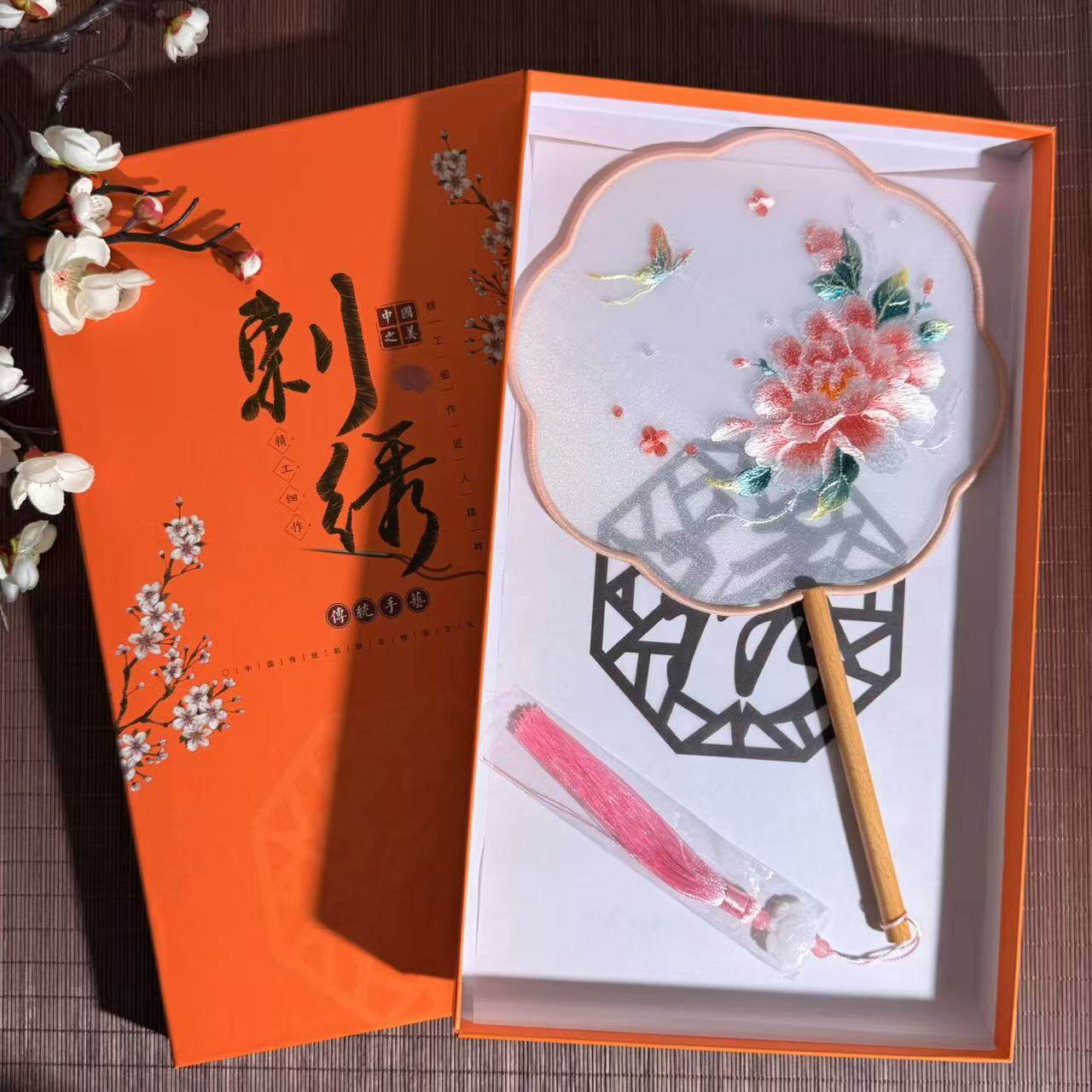 中国风古风团扇双面刺绣扇子夏季古装圆扇舞蹈专用扇流苏礼盒套装图片