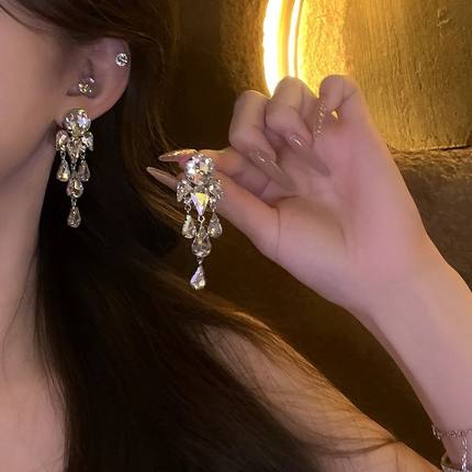 水滴批发高级感女精致耳饰耳钉个性镶钻耳环轻奢小众银针气质流苏