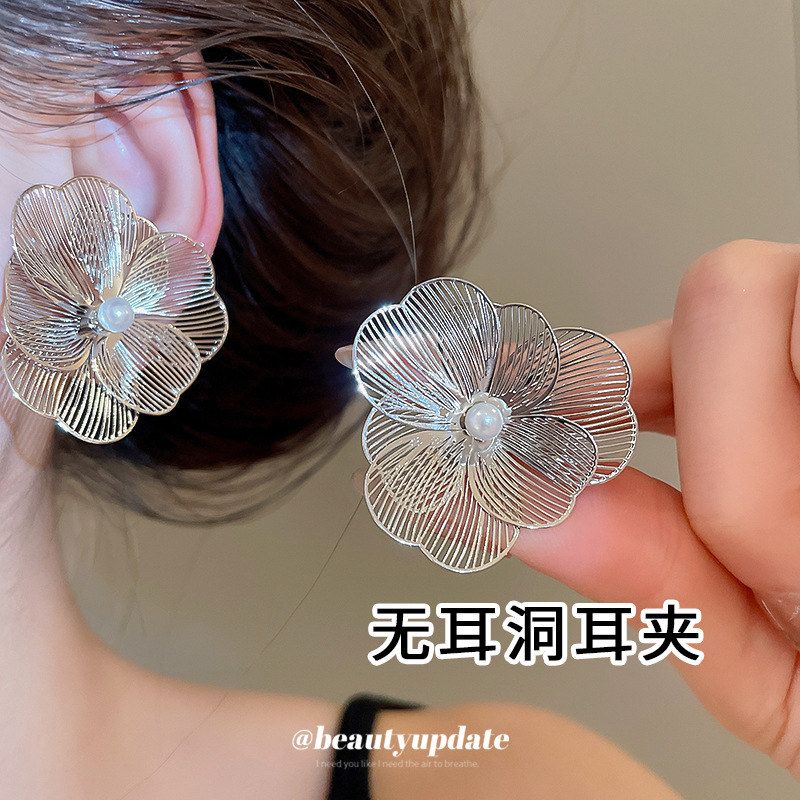 冷淡轻奢欧美批发耳环镂空风花朵金属夸张耳饰耳坠珍珠高级感耳夹