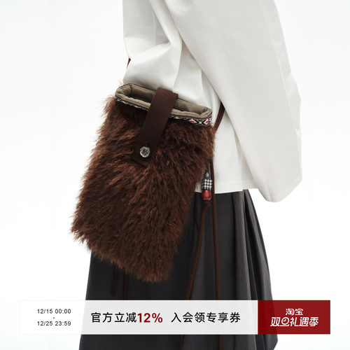 oinimi手工扣眼斜跨毛毛包