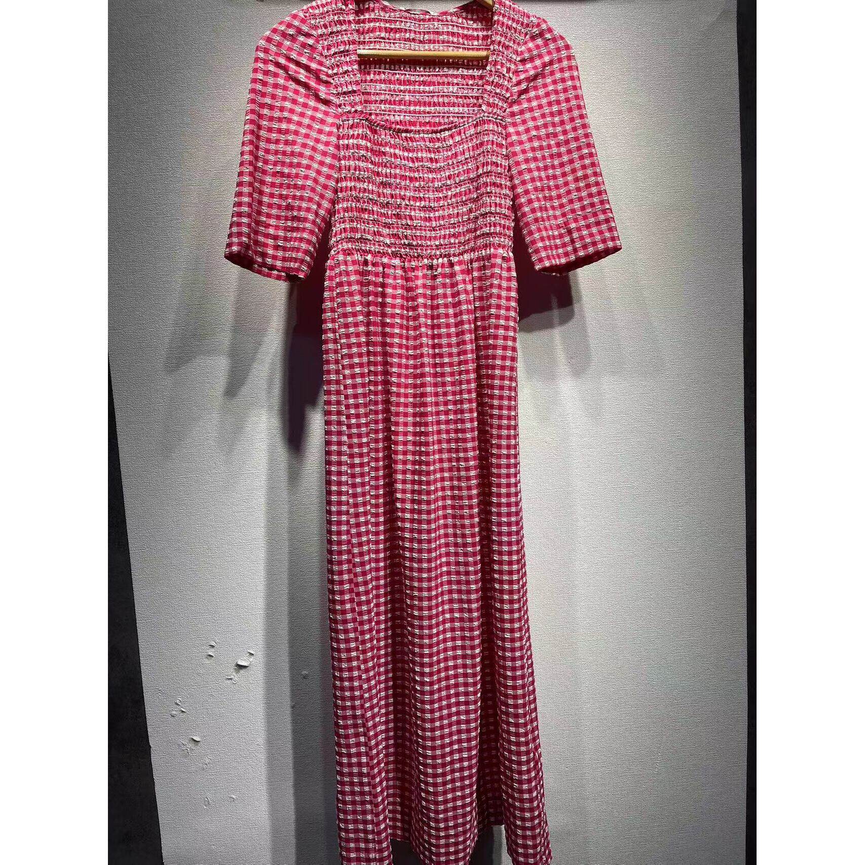 红色格子方领泡泡纱短袖连衣裙夏季女长款碎花裙显瘦遮肚大码女装