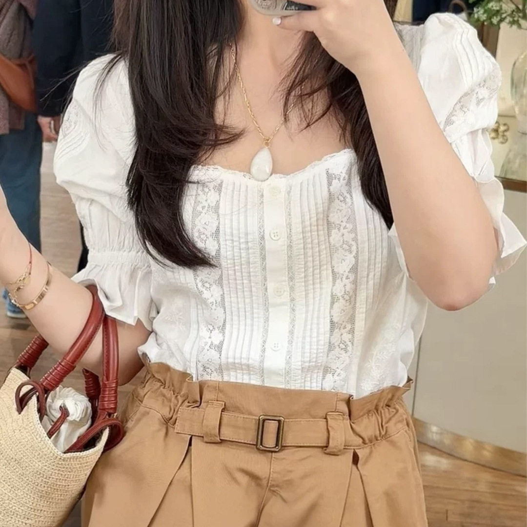 maSande法式轻熟衬衫春夏新款白色甜美蕾丝拼接花边圆领喇叭袖衬