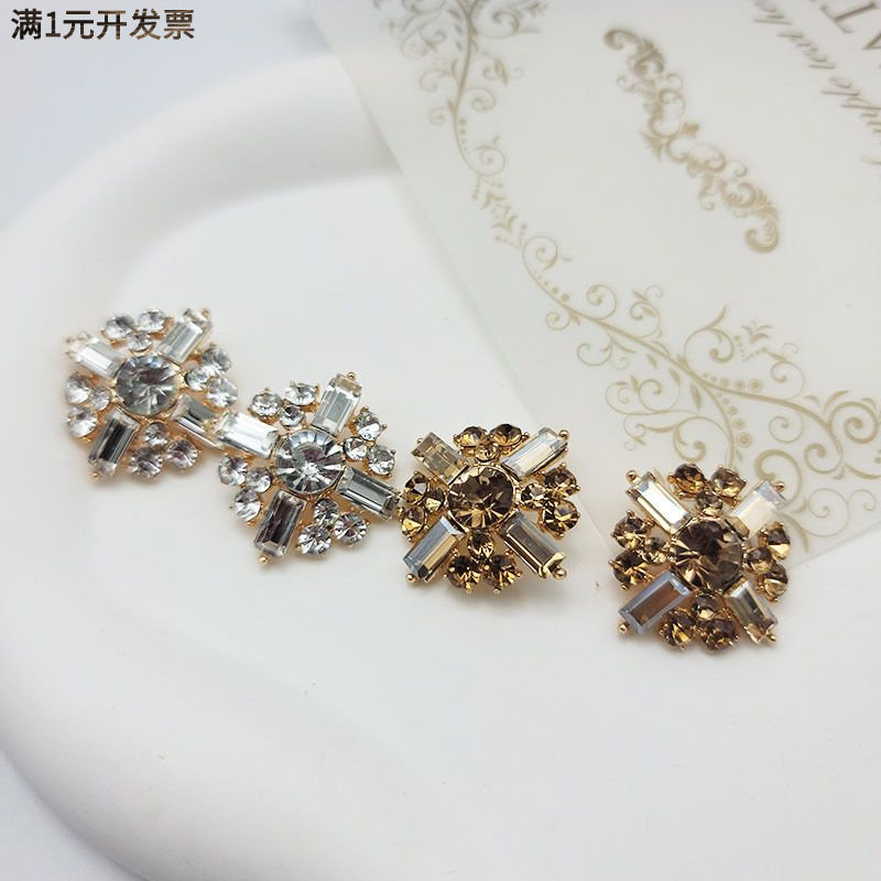 小香风镂空款水钻纽扣十字方形水