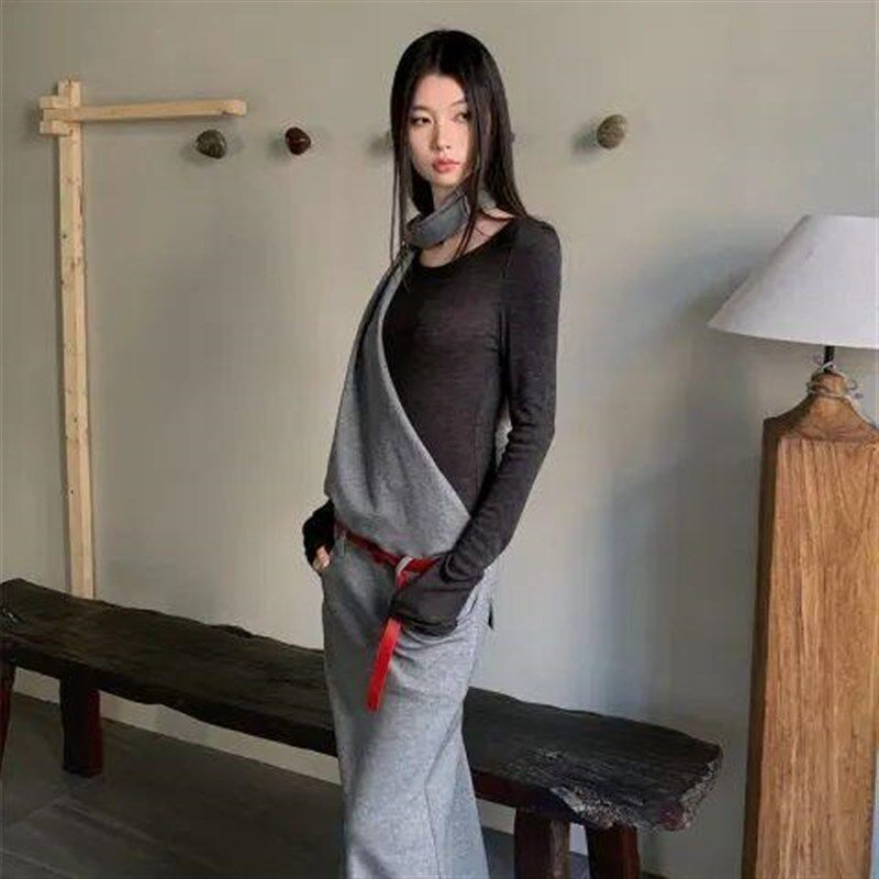 韩系挂脖假两件连衣裙女春秋2025新款收腰显瘦长裙叠穿卫衣裙套装