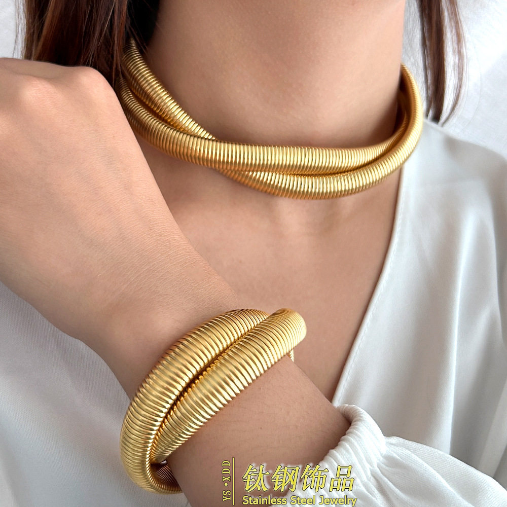 欧美个性设计新款手链项链女潮流不锈钢套装不掉色手镯项圈锁骨链