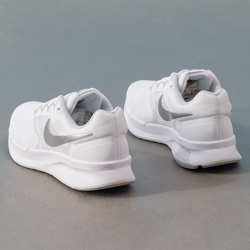 NIKE耐克正品运动鞋女鞋2025春季新款SWIFT3透气网面跑步鞋DR2698