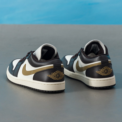 Nike耐克秋季新款AIR JORDAN 1板鞋女低帮AJ1运动鞋休闲鞋DC0774