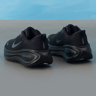 NIKE耐克男鞋 25秋冬新款迈柔VOMERO PLUS运动鞋黑武士跑步鞋