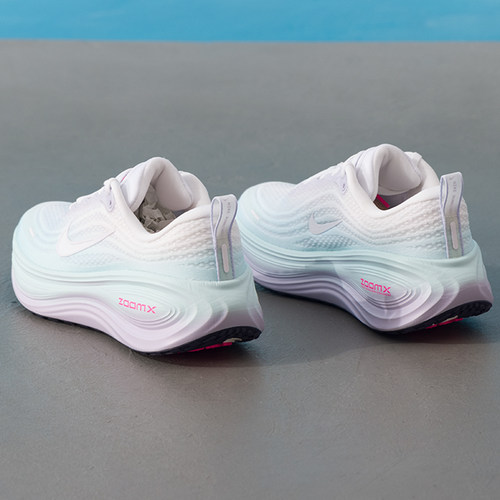 NIKE耐克女鞋冬季VOMERO PLUS运动鞋训练减震网面跑步鞋IM6682