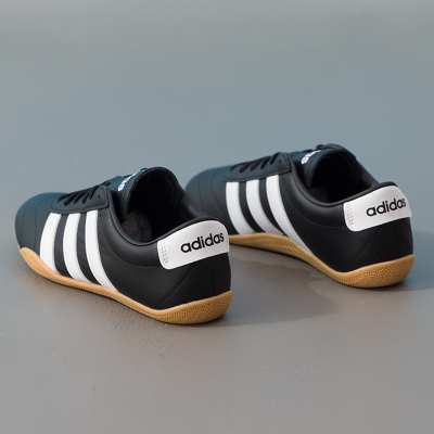 Adidas阿迪达斯女鞋黑色低帮板鞋