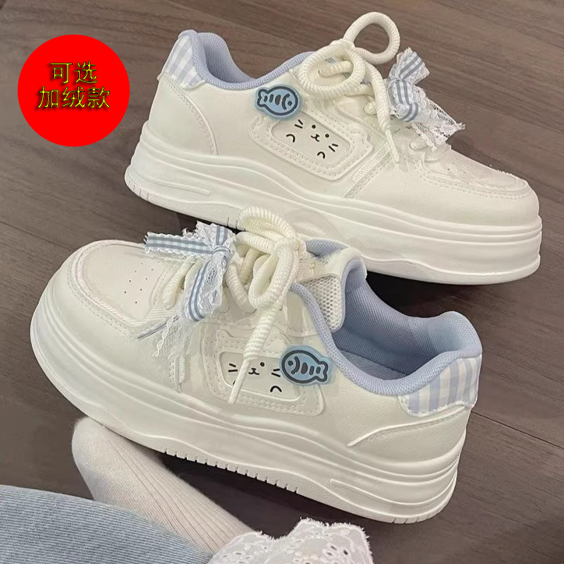 小白鞋女2025新款板鞋休闲女鞋运动百搭厚底面包学生小众可爱鞋子