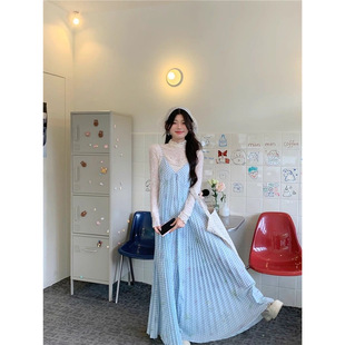 新款 度假风吊带连衣裙女夏季 甜美减龄叠穿气质V领显瘦大摆长裙潮
