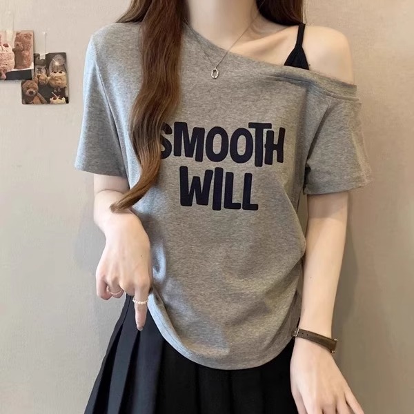 一穿爱上~不规则印花斜肩短袖T恤女夏季新款收腰显瘦短裤露肩上衣