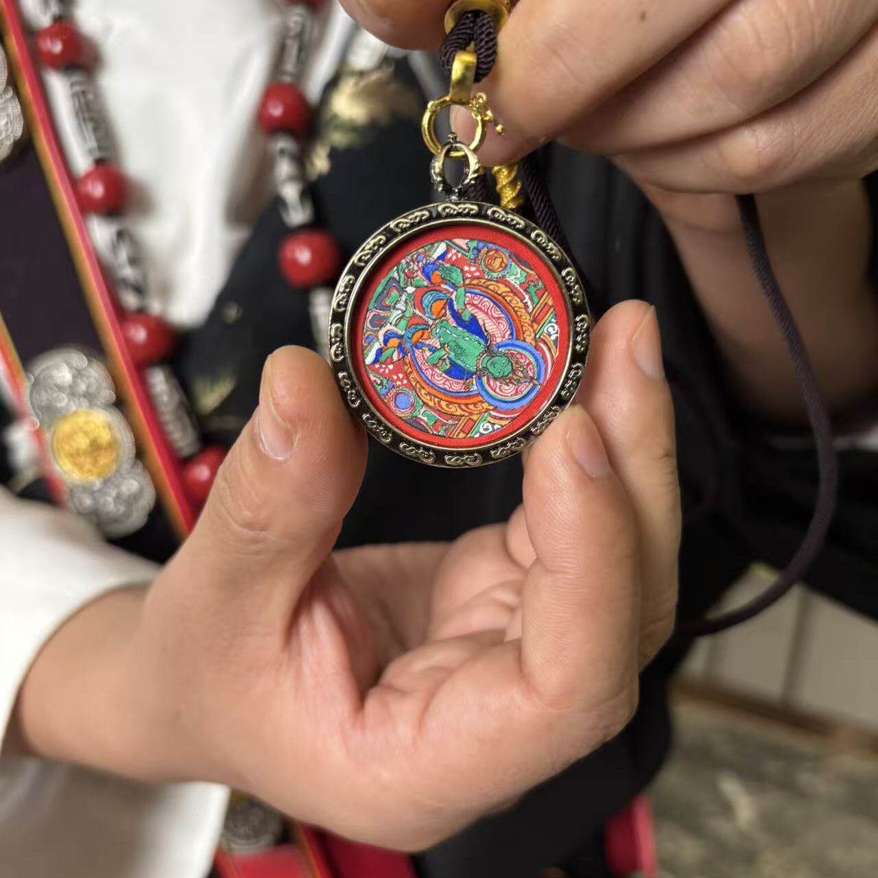 非遗藏式唐卡吊坠纯手绘